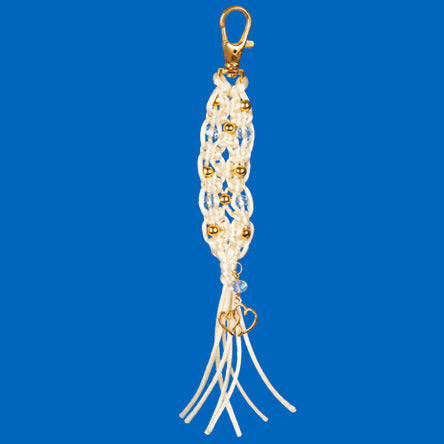 Llavero Tejido Con Cola De Rata Y Cuenta Metálica