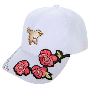 Gorra Con Aplicación De Rosas Y Pájarito