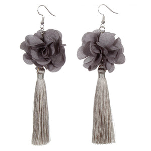 Aretes Gris Con Borlas