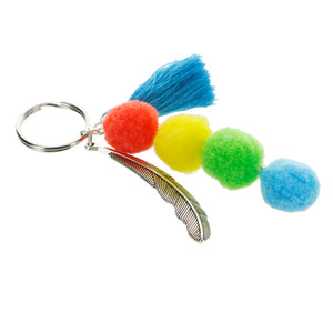 Llavero Con Pom-Poms Y Dije De Pluma