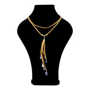Collar De Gamusa Con Cuentas De Metal