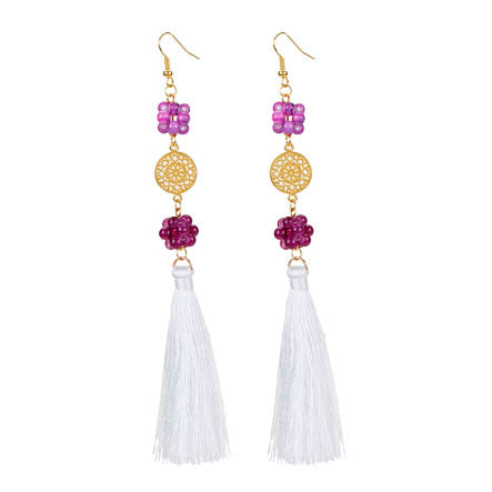 Aretes Con Borlas Blanco Y Dije Mandala Oro